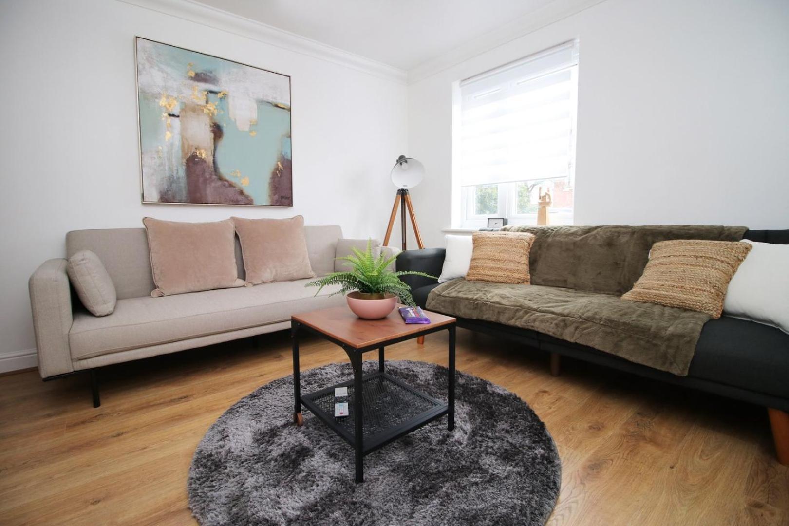 Spacious 5 Bedroom | With Fenced Backyard Newport  Zewnętrze zdjęcie